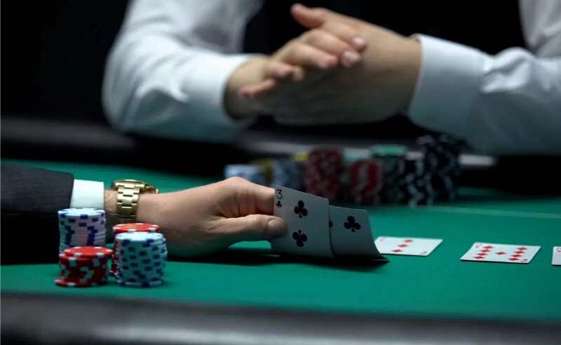 fold trong poker là gì